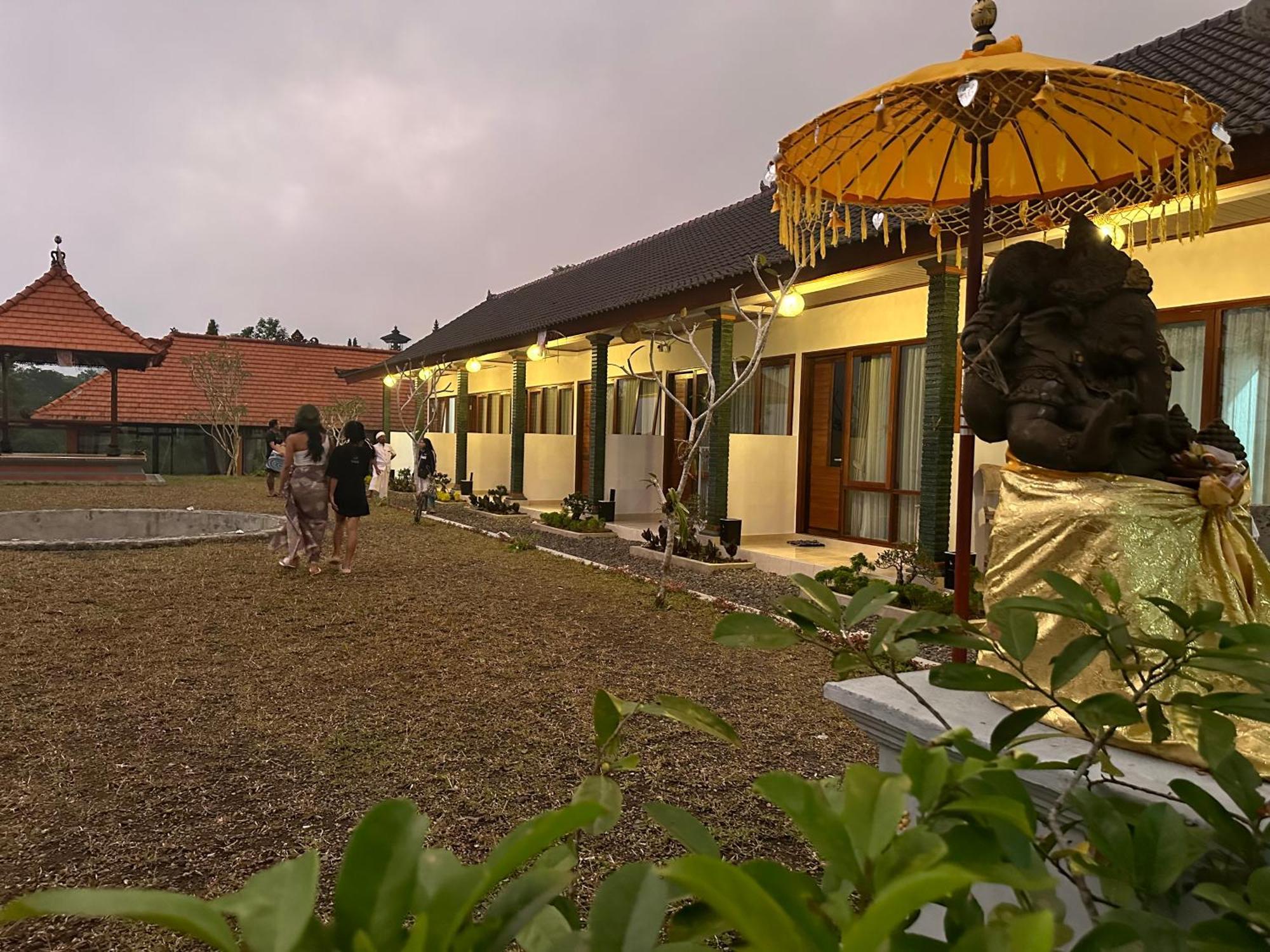 Bali Basuki Retreat Center Apartment Besakih ภายนอก รูปภาพ