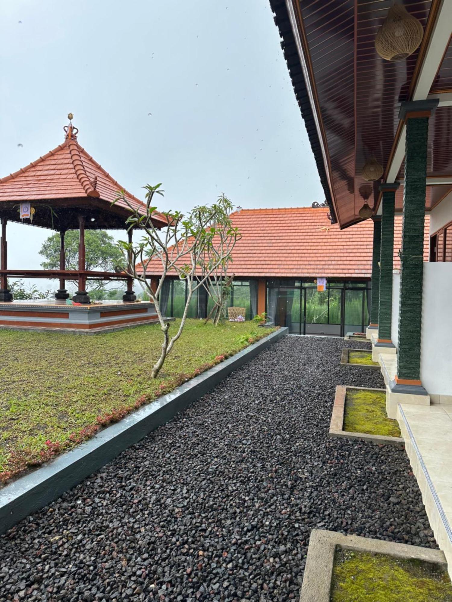 Bali Basuki Retreat Center Apartment Besakih ภายนอก รูปภาพ