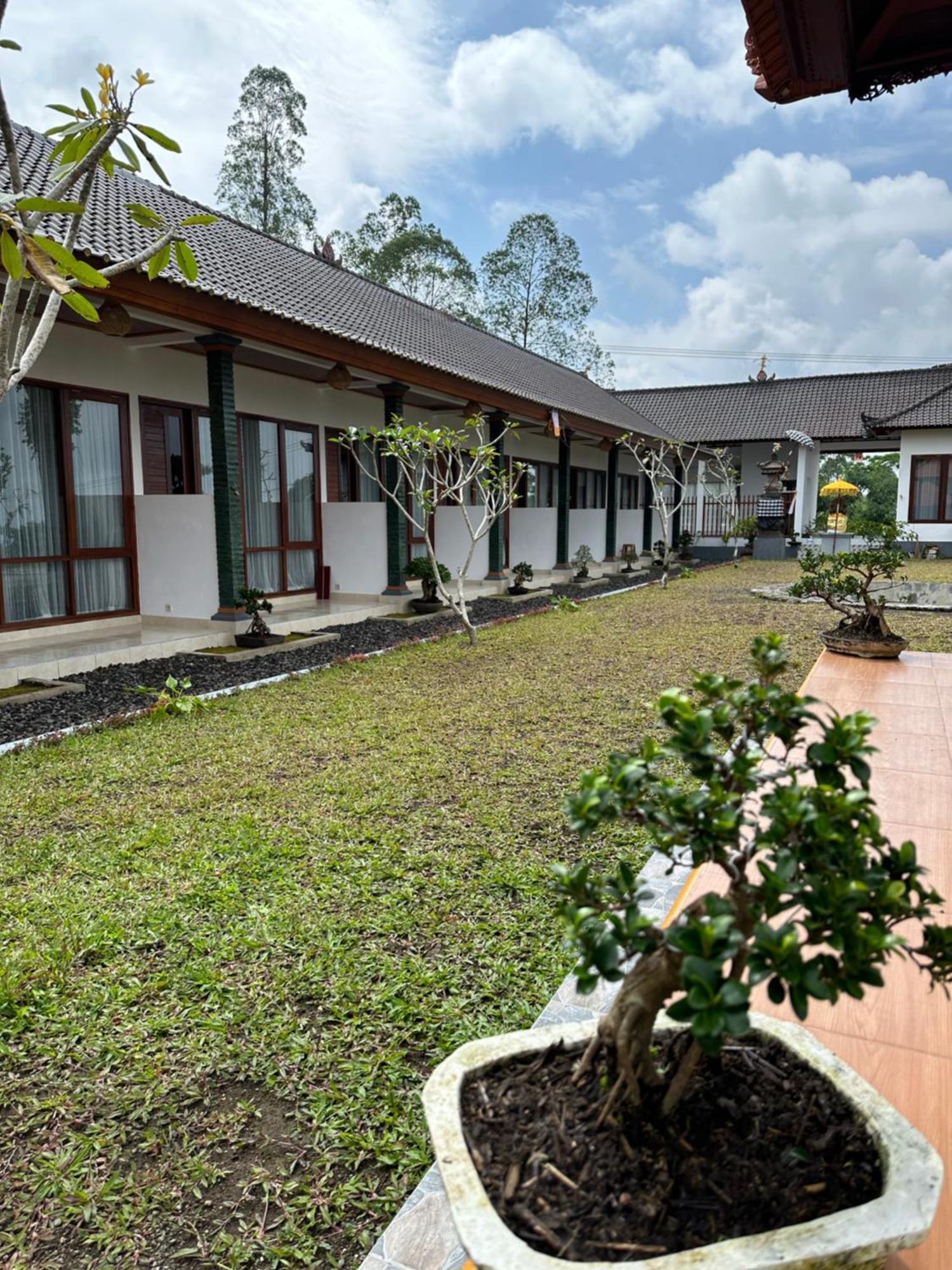 Bali Basuki Retreat Center Apartment Besakih ภายนอก รูปภาพ